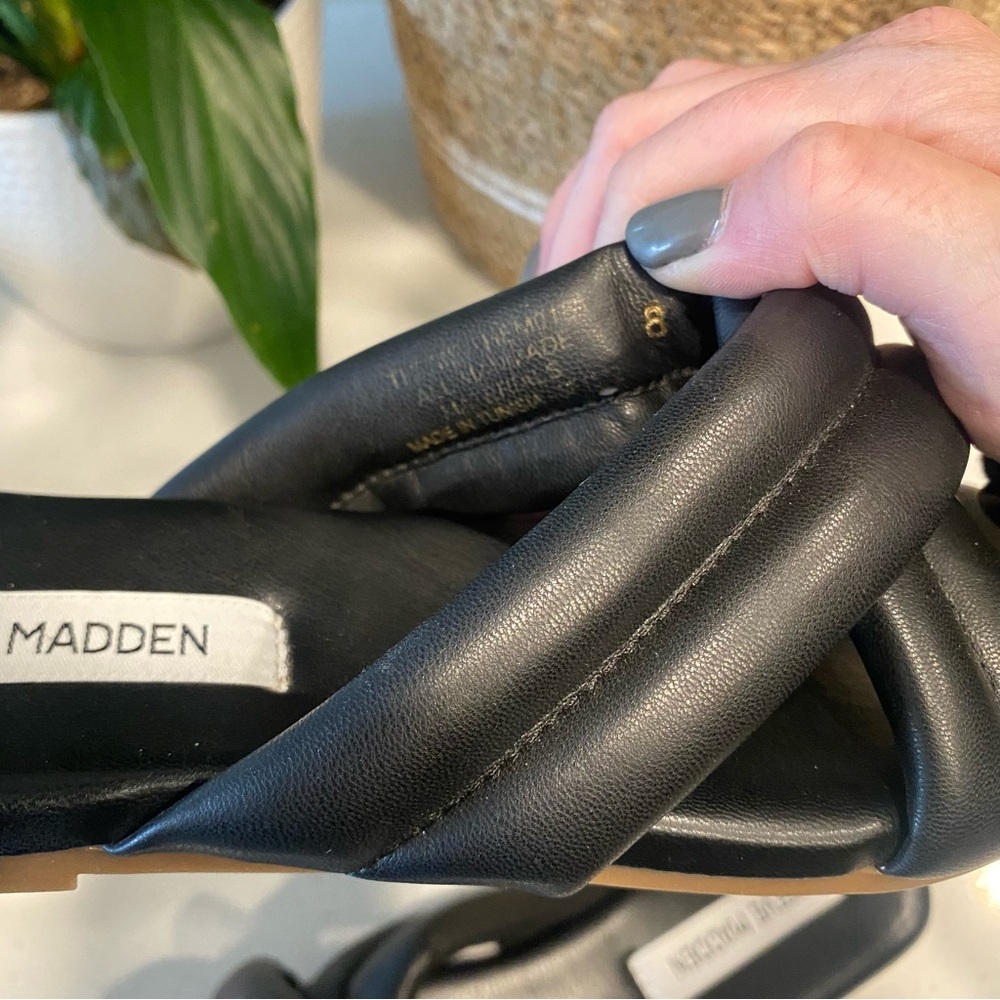 Steve Madden Puffy Criss Cross Slip On Slide Sandals - Picture 6 of 6